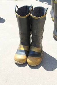 lot 672 image: Ranger Shoe-Fit Natural Rubber Boots Size 9 Medium