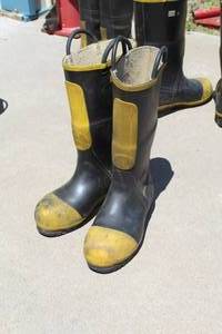 lot 677 image: Ranger Shoe-Fit Natural Rubber Boots Size 10