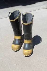 lot 678 image: Ranger Shoe-Fit Natural Rubber Boots Size 6-12 Wide
