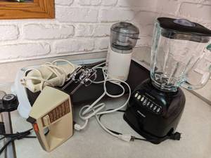 lot 14 image: Kitchen Gadgets Blender, Chopper, Mixer, Hot Plate, Electric Knife