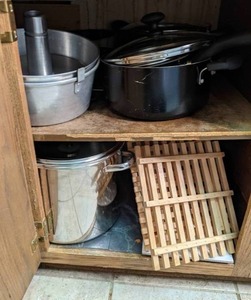 lot 24 image: Contents of Kitchen Cupboard Stainless Steel Covered Stock Pot & Misc. Pots and Pans