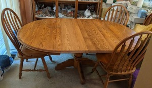 lot 37 image: Oak  Dining Room Table with Leaf Inserts and (4) Chairs
