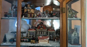 lot 44 image: Lot of Dept. 56 Heritage Village Buildings and Accessories (5 of 7)