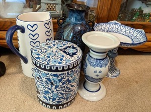 lot 48 image: (5) Blue and White Ceramic Pottery Pieces