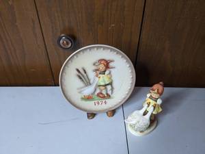 lot 218 image: Vintage Hummel 1974 Goose Girl Plate with Matching Figurine