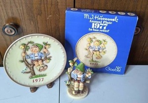 lot 220 image: Vintage Hummel 1977 Apple Tree Boy Plate with Figurine