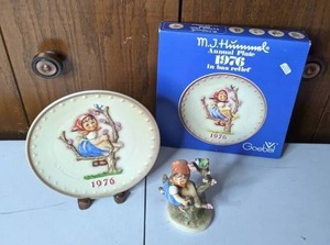 lot 221 image: Vintage Hummel 1976 Apple Tree Girl Plate with Matching Figurine