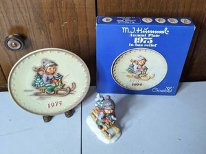 lot 222 image: Vintage Hummel 1975 Ride Into Christmas Plate with Matching Figurine