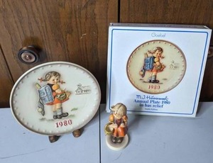 lot 224 image: Vintage Hummel 1980 School Girl Plate with Matching Figurine