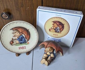 lot 226 image: Vintage Hummel 1982 Umbrella Girl Plate with Matching Figurine