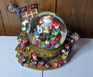 lot 238 image: JCPenney Musical Santas Workshop Snowglobe with Original Box