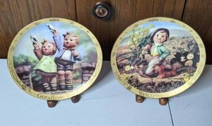 lot 240 image: (2) Hummel Millenium Collection Plates Strolling Along & Auf Wiedersehen