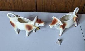 lot 243 image: (2) Ceramic Cow Creamers