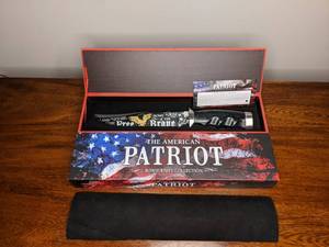 lot 10 image: American Mint Limited Edition American Patriot Bowie Knife
