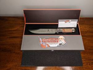 lot 66 image: American Mint Limited Edition Generals of the Confederacy Bowie Knife P.G.T. Beauregard