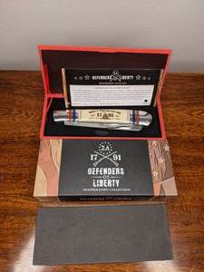 lot 71 image: Limited Edition American Mint 1791 Defenders of Liberty Dont Tread on Me 2nd Ammendment Pocket Knife