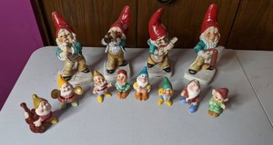lot 311 image: (4) Gnomes and Snow White & the Seven Dwarfs Figurines