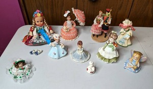 lot 315 image: Dolls and Figurines From Around the World