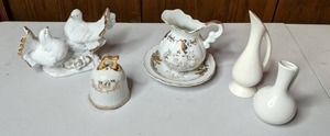 lot 317 image: Beautiful Gold and White Decor 50th Anniversary Items, Vases, Figurine