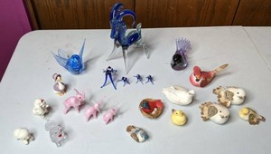 lot 318 image: Lot of Small Animal Figurines Blown Glass and Other Materials