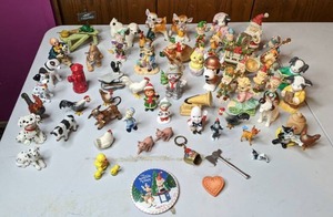 lot 325 image: Large Lot of Small Figurines and Ornaments Animals, Christmas, Clowns