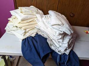 lot 332 image: King Size Bed Skirt, Sheets, Pillowcases