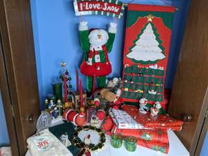 lot 389 image: (4) Christmas Tablecloths and Cute Decor