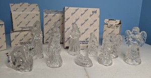 lot 362 image: Princess House Crystal Nativity Set