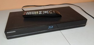 lot 166 image: Samsung Blu Ray Disc Player with Remote