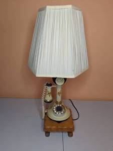 lot 168 image: Unique Vintage Minnesota Vikings Phone Lamp