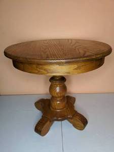 lot 169 image: Small Solid Oak Table - It Spins