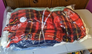 lot 336 image: Cozy Blankets