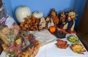 lot 381 image: Even More Autumn Decor