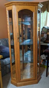 lot 148 image: Lighted Oak Display Case with Glass Shelves