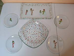 lot 151 image: (7) Piece Snowman Plate Set