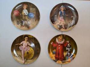 lot 154 image: (4) Limited Edition Reco McClelland Circus Childrens Collection Plates
