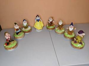 lot 158 image: Vintage Snow White and 7 Dwarfs Porcelain Figurine Set