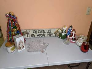lot 122 image: Lot of Christmas Themed Figurines, Signs, and Candles