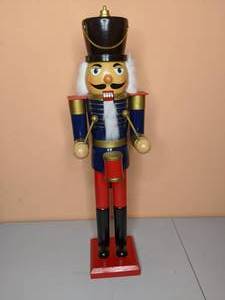 lot 124 image: Nutcracker 25 tall