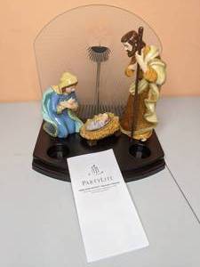 lot 131 image: Retired Partylite Heirloom Nativity Tealight and Creche