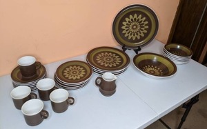 lot 110 image: Stylized Green and Brown Dishware Set