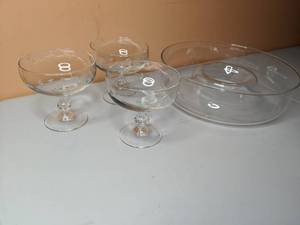 lot 112 image: (3) Etched Glass Margarita Glasses with Glass Chip and Dip Bowl