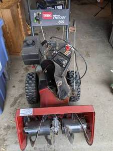 lot 2 image: Toro Power Throw 622 Snowblower