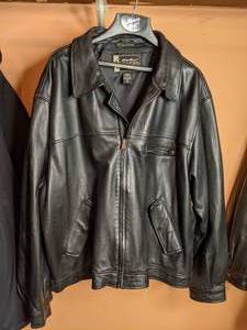 lot 415 image: Mens Black 2X Eddie Bauer Leather Jacket