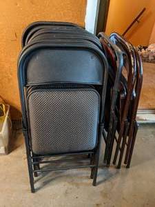 lot 424 image: (11) Folding Chairs