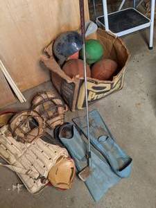 lot 426 image: Misc. Sporting Goods See photos