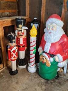 lot 430 image: (5) Christmas Blow Molds