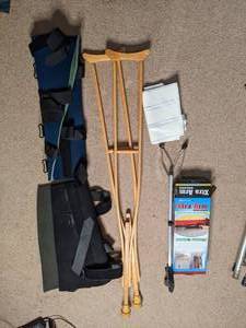 lot 401 image: Crutches, Leg Brace, Xtra Arm Grabber
