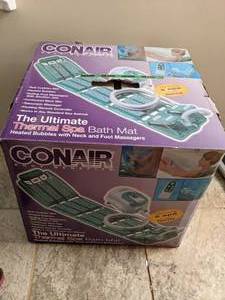 lot 408 image: Conair Body Benefits Ultimate Thermal Spa Bath Mat