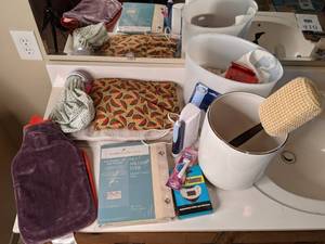 lot 410 image: Personal Care & Bathroom Items See photos